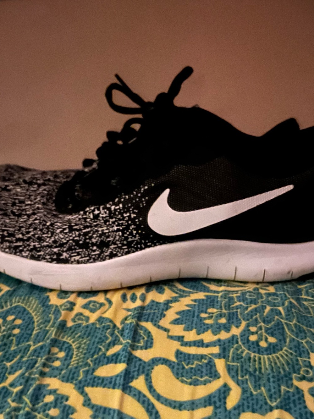 Nike FlexSize 8 1/2 Black & White Knit Sneaker, Stretchy material